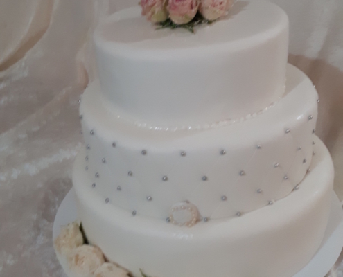 klassische Hochzeitstorte