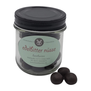 Geröstete Haselnüsse in feinster dunkler Schokolade mit 60 % Kakaoanteil.