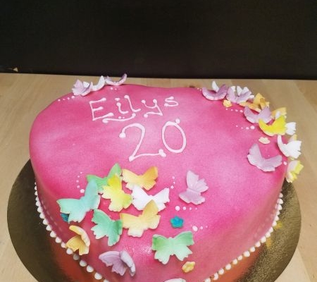 Fondanttorte mit Schmetterlingen