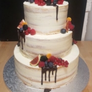 Hochzeitstorte Mini Drip mit Früchten