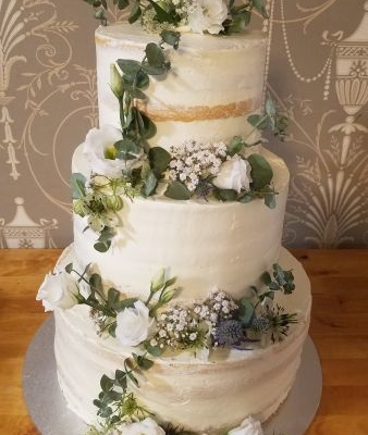 Hochzeitstorte mit Blumenranke